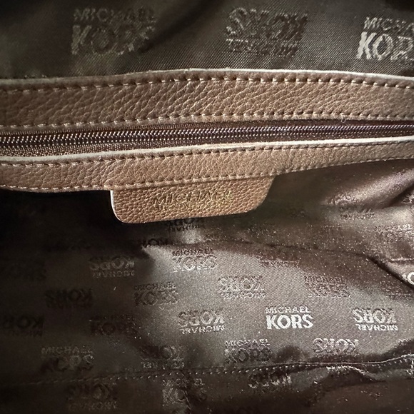 Michael Kors Signature Shoulder Bag, New w/o Tags - Picture 10 of 11